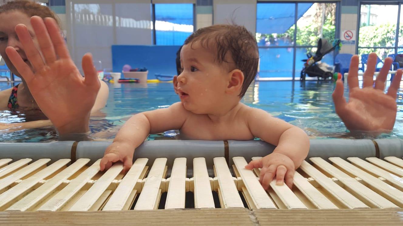 חוג שחייה לתינוקות בתל אביב